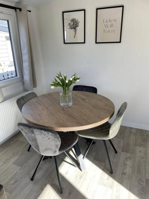 Cozy Chalet At The Beach In Petten, Netherlands 외부 사진